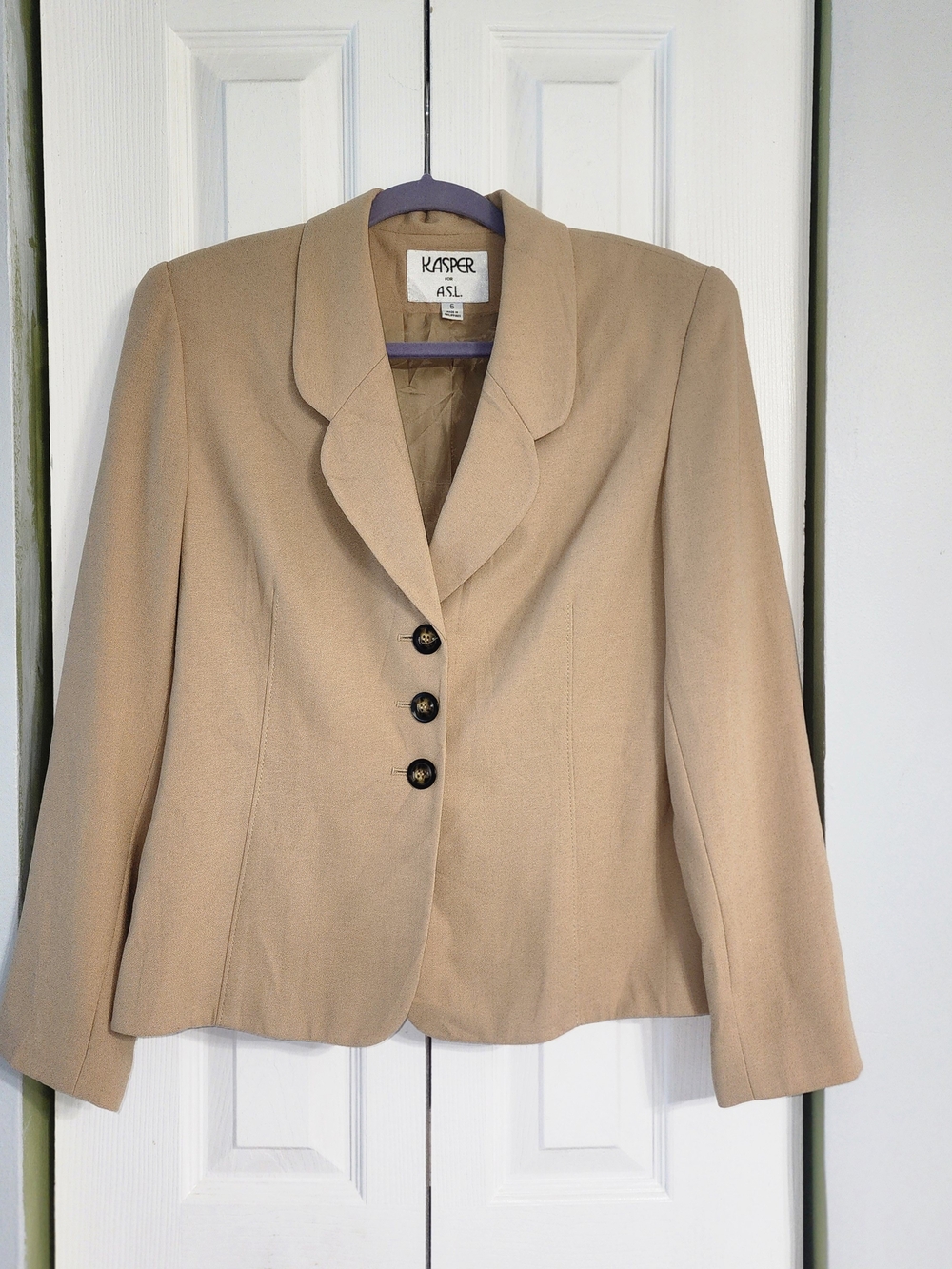 Kasper Women's Beige Notch-Collar Blazer with Three Buttons Corpcore Old Money